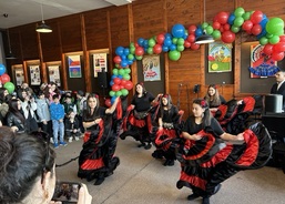 Mezinárodní den Romů 2025 - vystoupení Terne Čaja 2.jpg