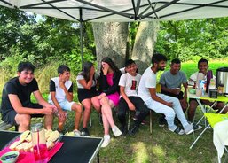 Kavárna na sídlišti 1.jpg