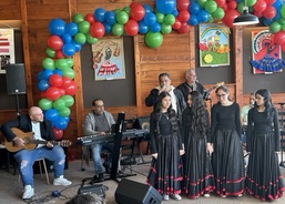 Mezinárodní den Romů 2025 - vystoupení kapely Trio Gitano 1.jpg